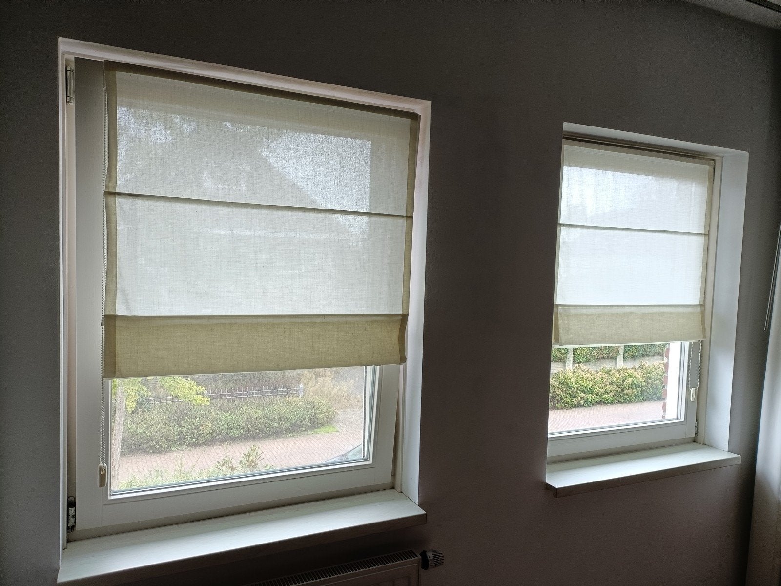 Lichtdoorlatende vouwgordijnen, 2 stuks, Huis en Inrichting, Ophalen, Gebruikt, Lichtdoorlatend, Vouwgordijn