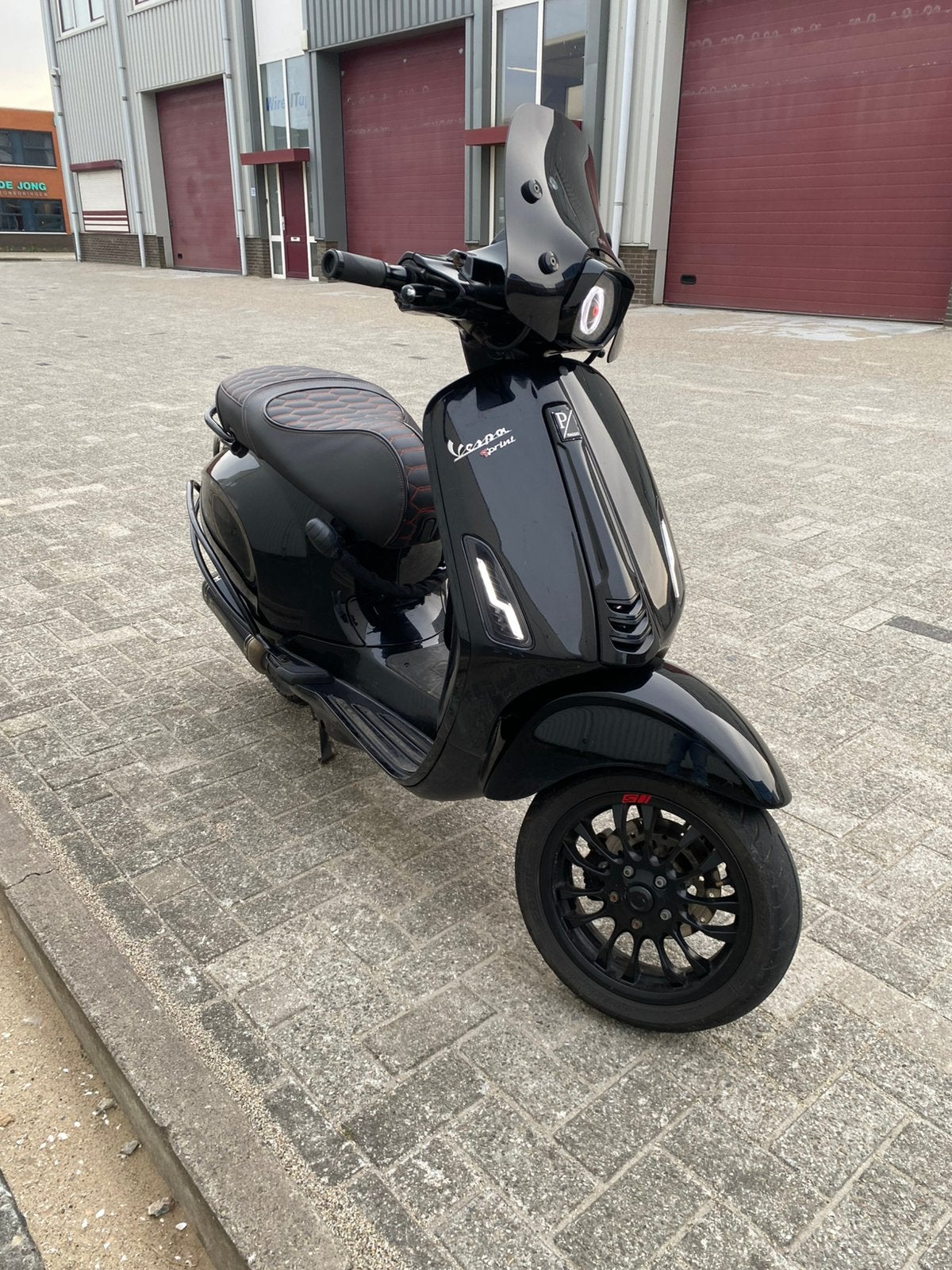 Custom vespa sprint 50cc, black on black, Ophalen, Zo goed als nieuw