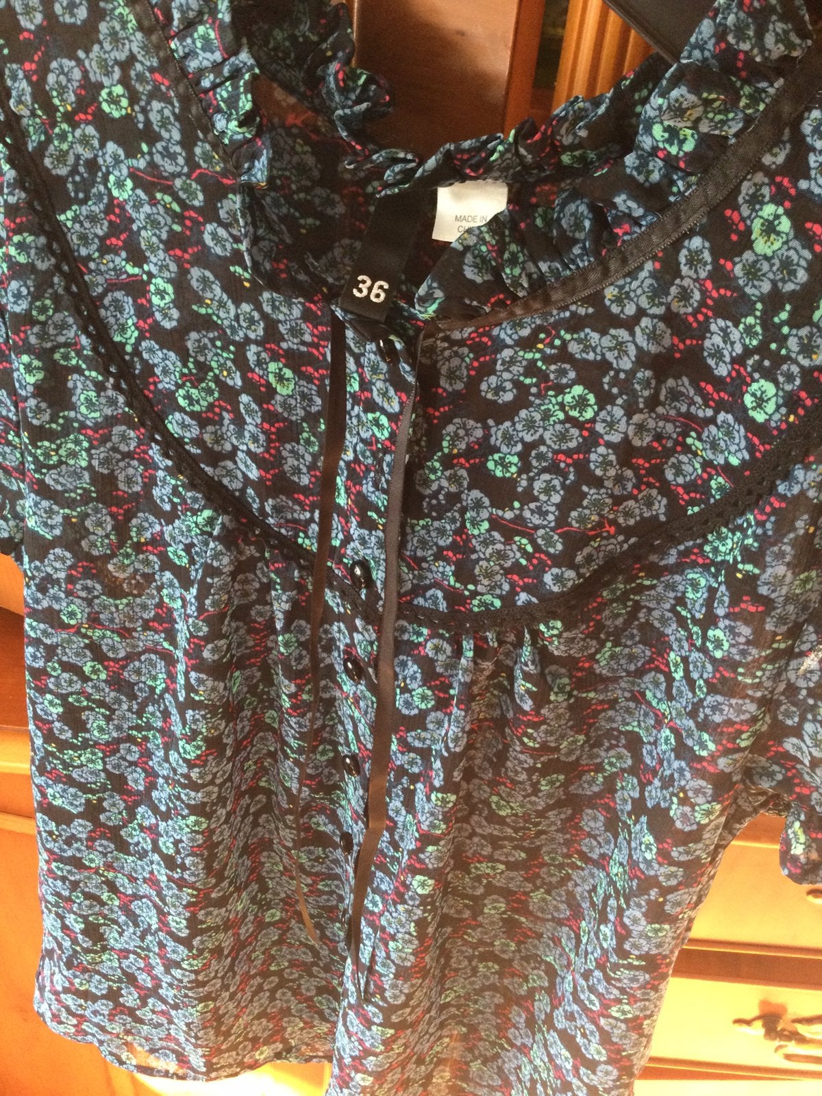 Prachtige kleur H&M shirt. Iets doorzichtig. Maat S., Ophalen of Verzenden, Zo goed als nieuw, Maat 38/40 (M), Blauw