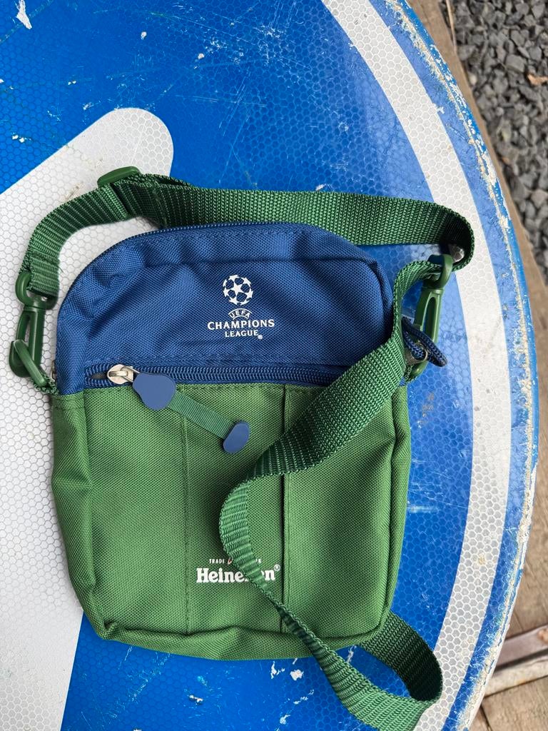 Heineken Champions League tassen set, 25 tot 40 cm, Ophalen of Verzenden, Zo goed als nieuw, Waterdicht