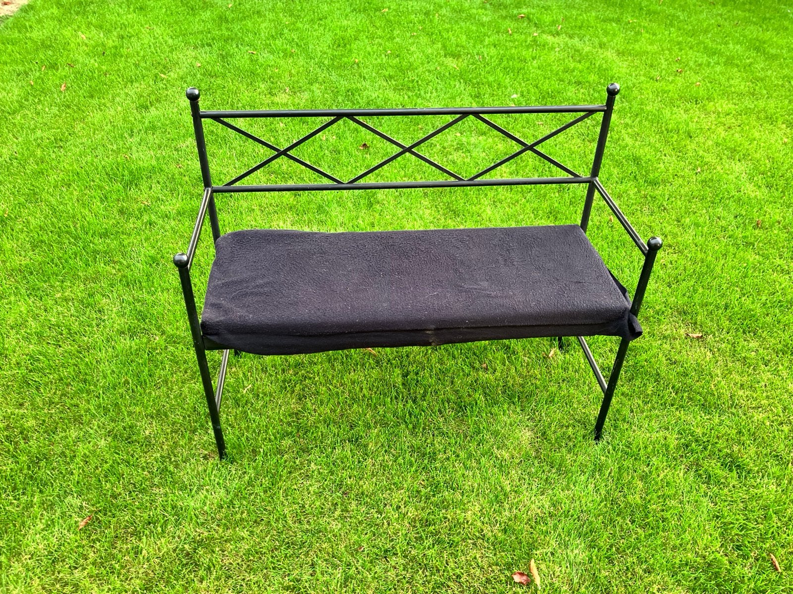 Smeedijzeren / metalen tuinbank zwart met zitkussen, Tuin en Terras, Ophalen, Zo goed als nieuw, Metaal