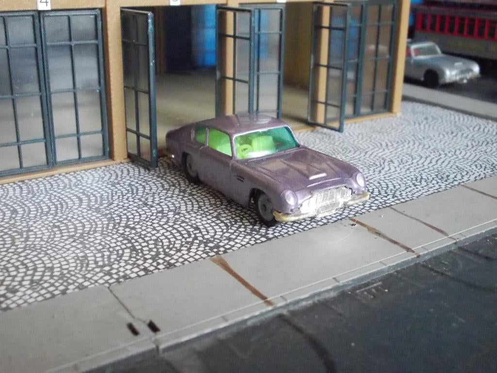 Aston Martin DB6 - Husky metallic-lila met groene ruiten, Ophalen of Verzenden, Gebruikt, Auto