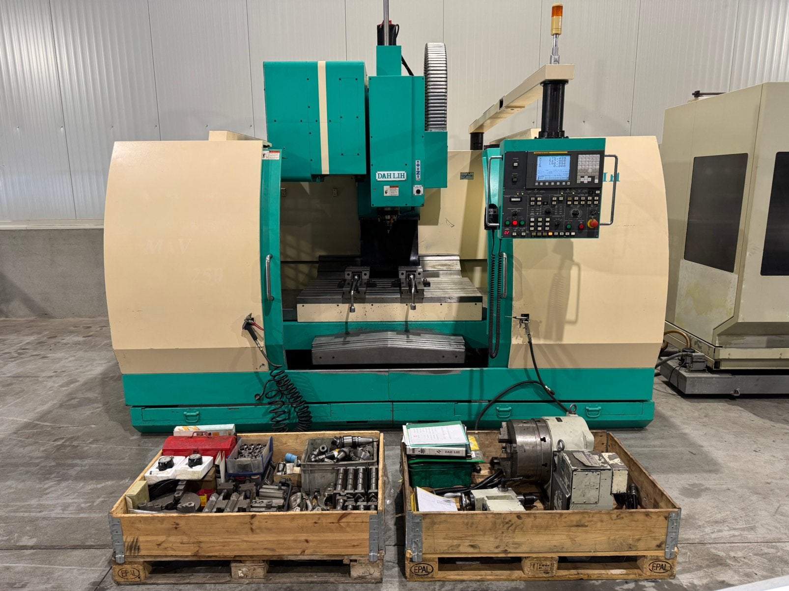 Dahlih MCV-1250B CNC bewerkingscentrum 2008 met 4e as, Ophalen, Zo goed als nieuw, Elektrisch, Overige soorten