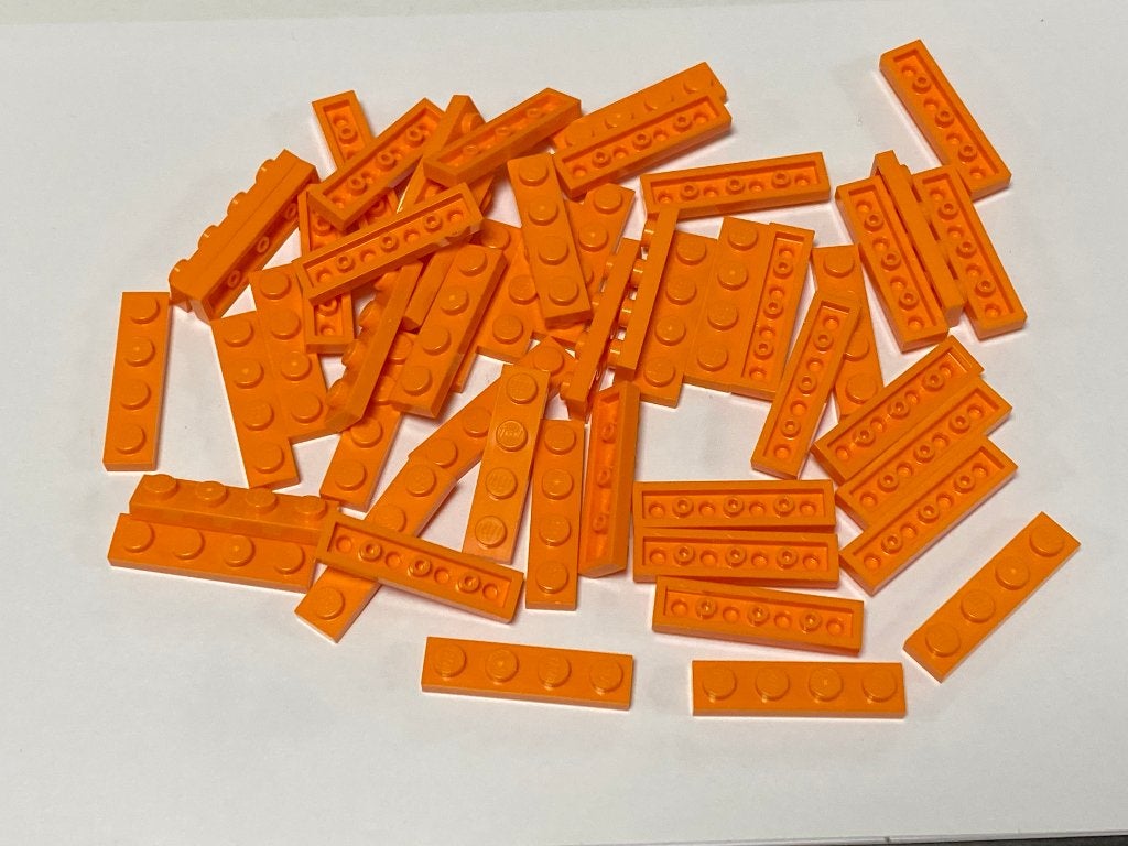 Partij 50x nieuwe 1x4 Lego plaatjes in diverse kleuren, Overige thema's, Lego, Nieuw, Ophalen of Verzenden