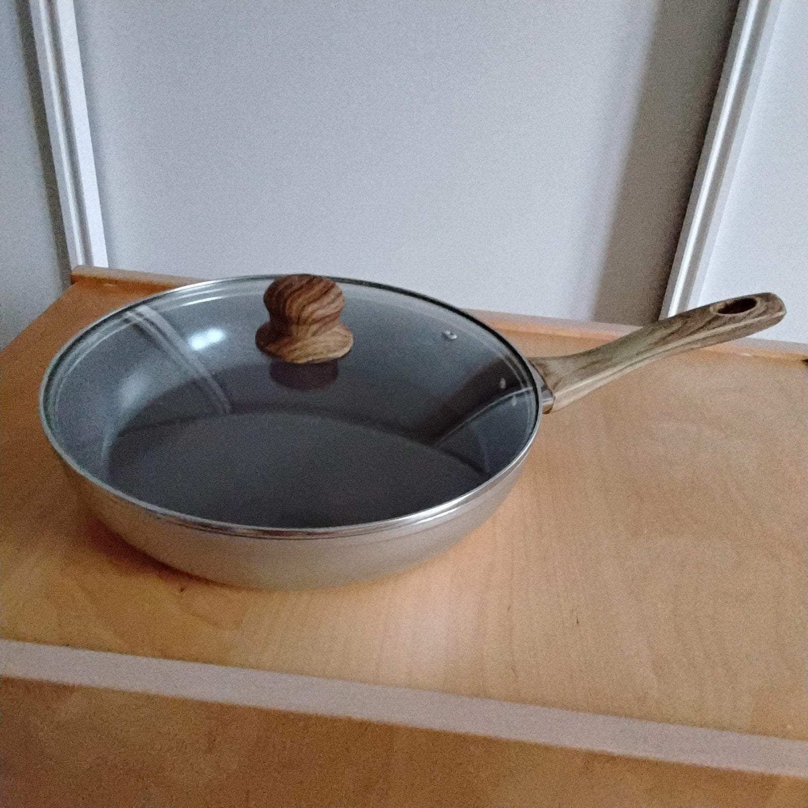 Hapjespan braadpan 28 cm in prima staat, Ophalen of Verzenden, Zo goed als nieuw, Gietijzer, Koekenpan of Braadpan