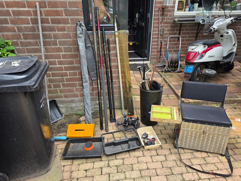 Complete visuitrusting: hengels, molens, zitkist en meer, Ophalen, Gebruikt