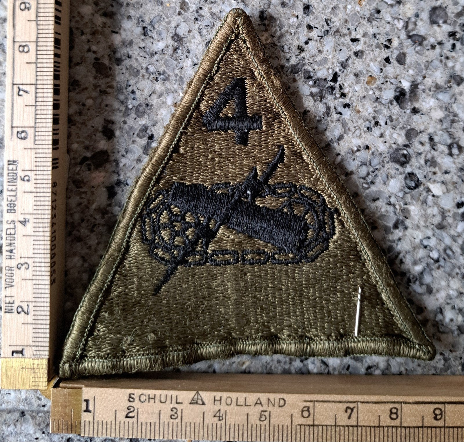 Patch subdued embleem van de 4de Pantserdivisie., Ophalen of Verzenden, Landmacht, Amerika, Embleem of Badge