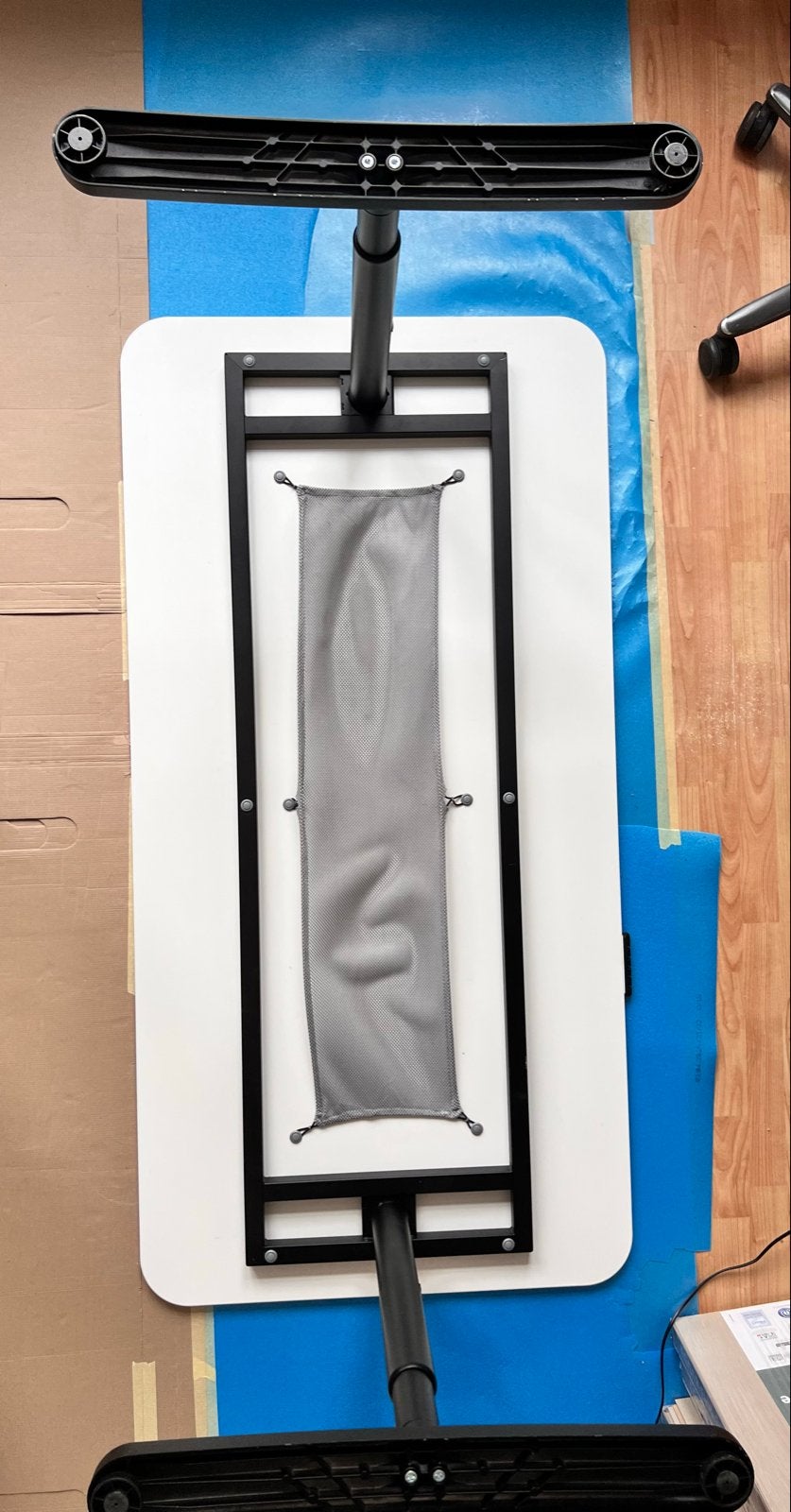 IKEA Bureau uit 2019 met kabelgeleiding en opbergruimte