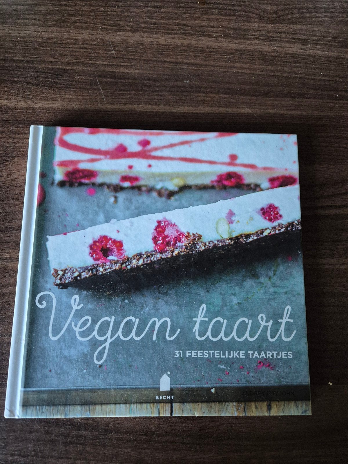 Vegan taart: 31 feestelijke taartjes, als nieuw., Vegetarisch, Ophalen of Verzenden, Nederland en België, Taart, Gebak en Desserts
