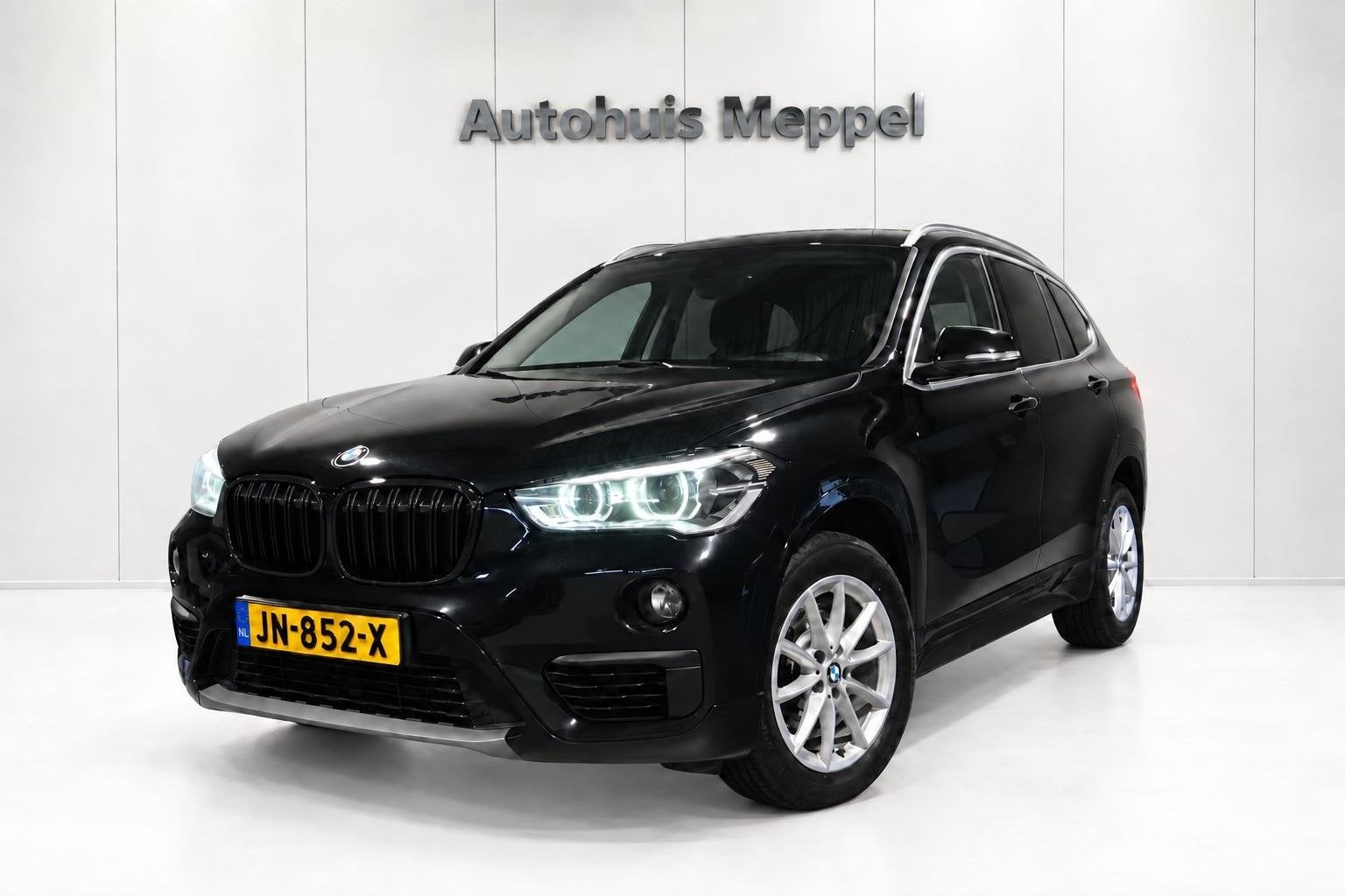 BMW X1 sDrive20i LED*PDC*Navigatie*Cruise-Control*Bluetooth, Auto's, 1998 cc, Zwart, Origineel Nederlands, Bedrijf