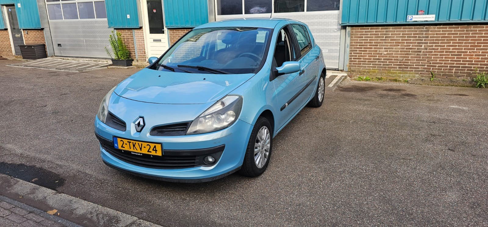 Renault Clio 1.6 16V 82KW 5-DRS AUT 2008 Blauw, Auto's, Renault, 4 cilinders, 1165 kg, Blauw, Elektronische parkeerrem