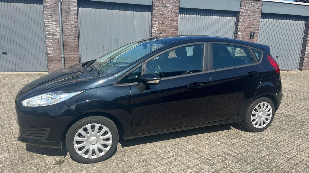 Ford Fiësta 1.0 48KW/65PK 5D 2015 Zwrt. km 89850. APK 9-2027, Auto's, 40 €/maand, Zwart, 525 kg, Origineel Nederlands