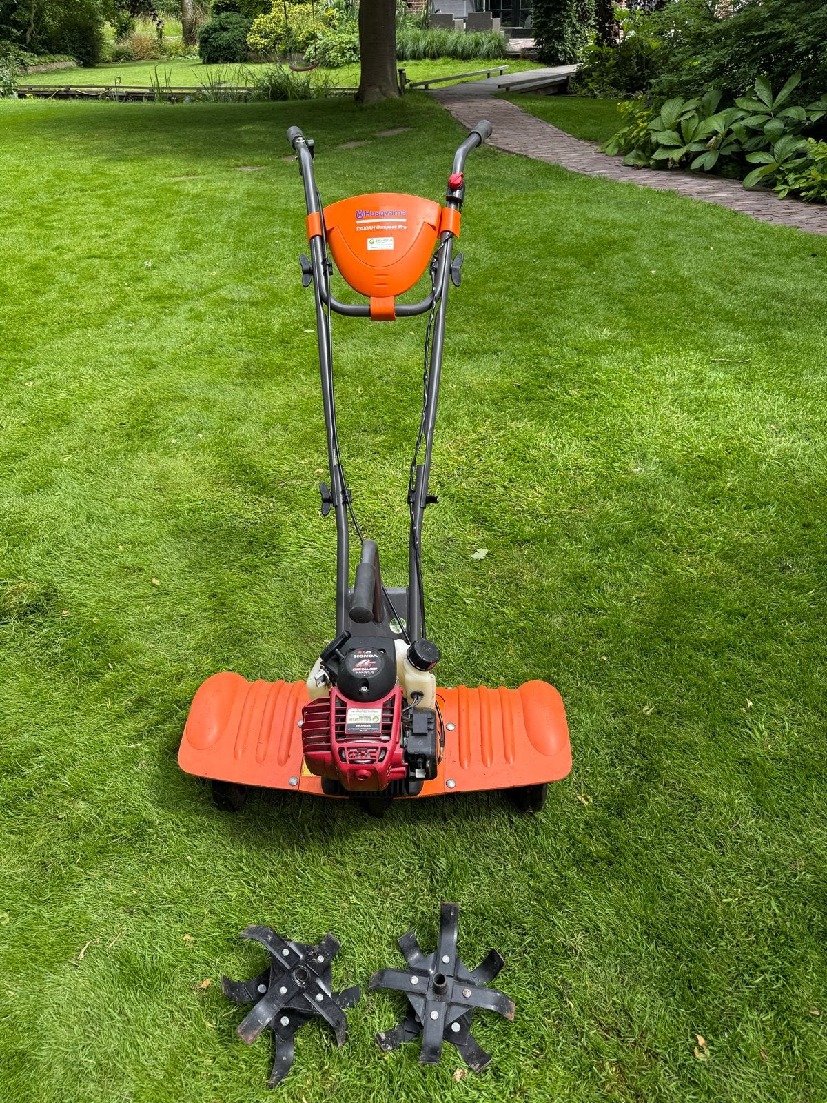 Husqvarna T300RH Compact Pro verticuteermachine en tuinvrees, Ophalen, Gebruikt, Benzine