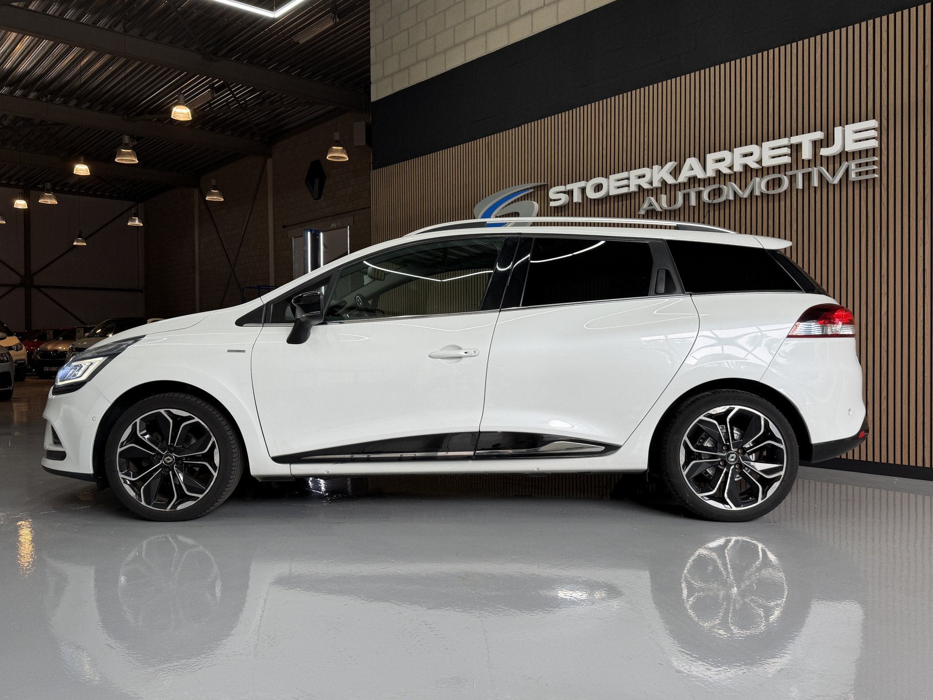 Renault Clio Estate 0.9 TCe Bose | Navi | 17" | Cruise contr, Auto's, Renault, 898 cc, 1063 kg, Gebruikt, 580 kg