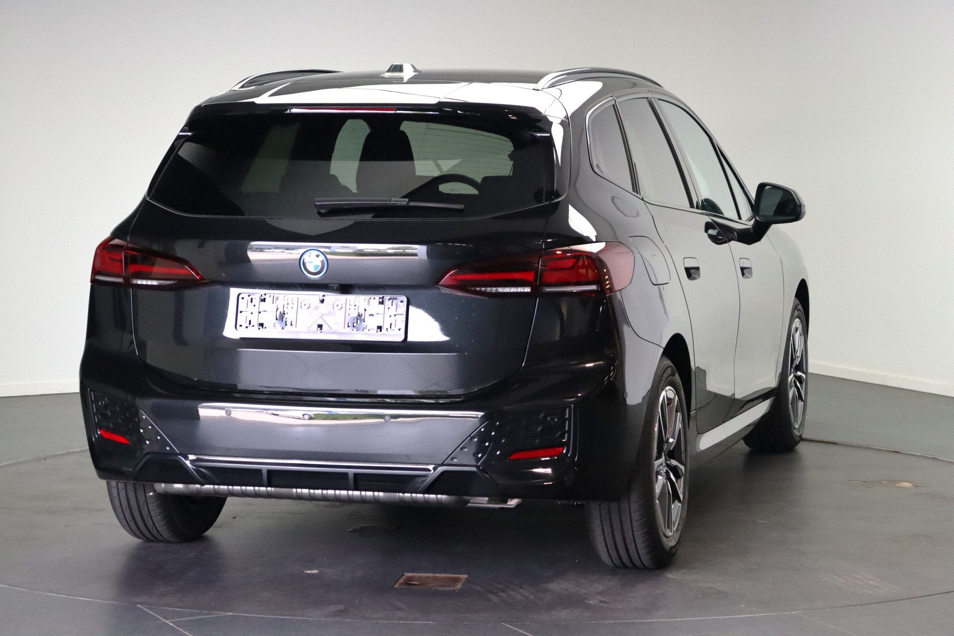 BMW 2 Serie Active Tourer 225e xDrive M Sport Automaat / Tre, Automaat, Dealer onderhouden, 1800 kg, Zwart