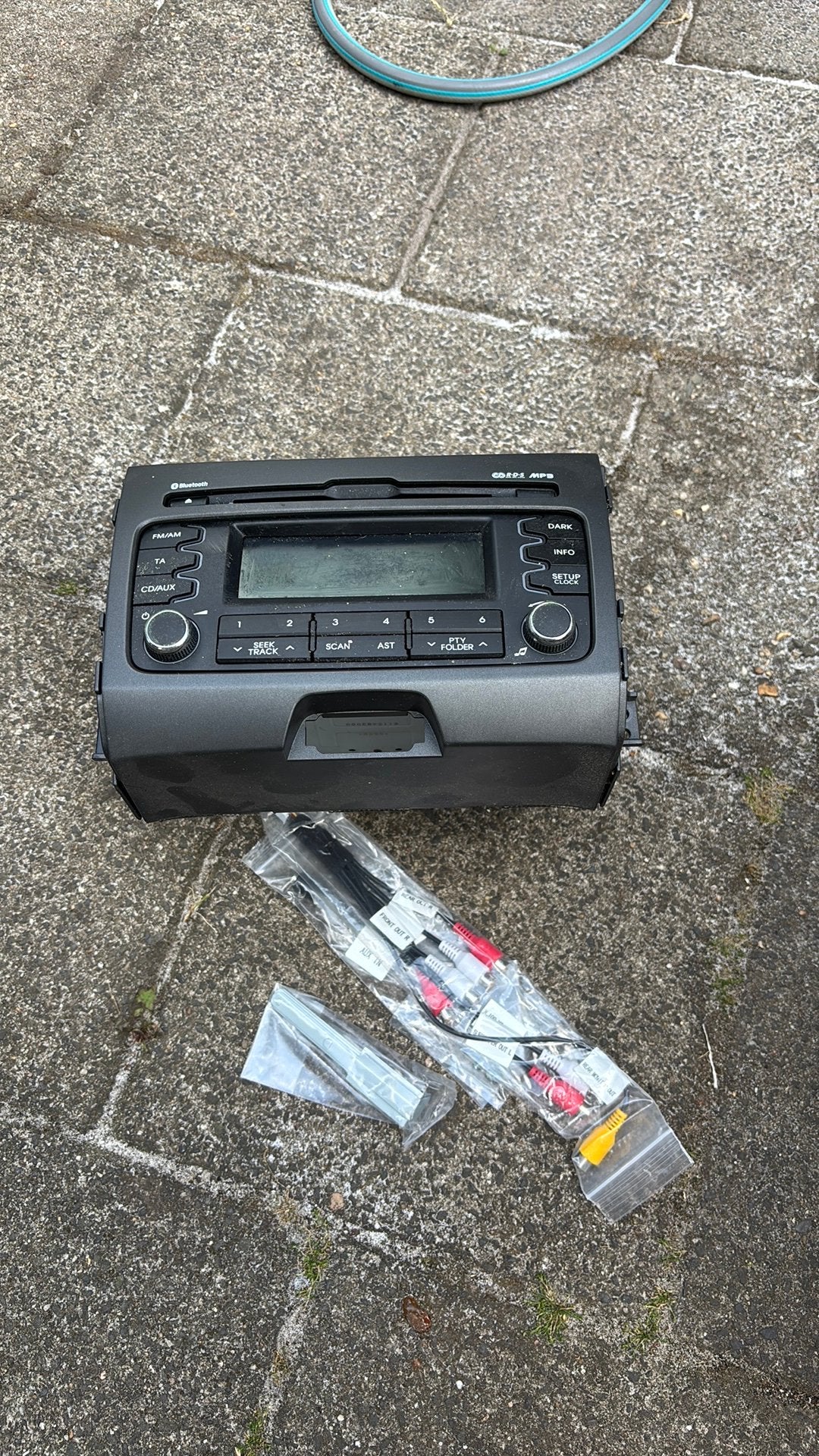 Kia sportsge , radio mp3 , rds , Bluetooth. Cd, Auto diversen, Autoradio's, Ophalen of Verzenden, Zo goed als nieuw