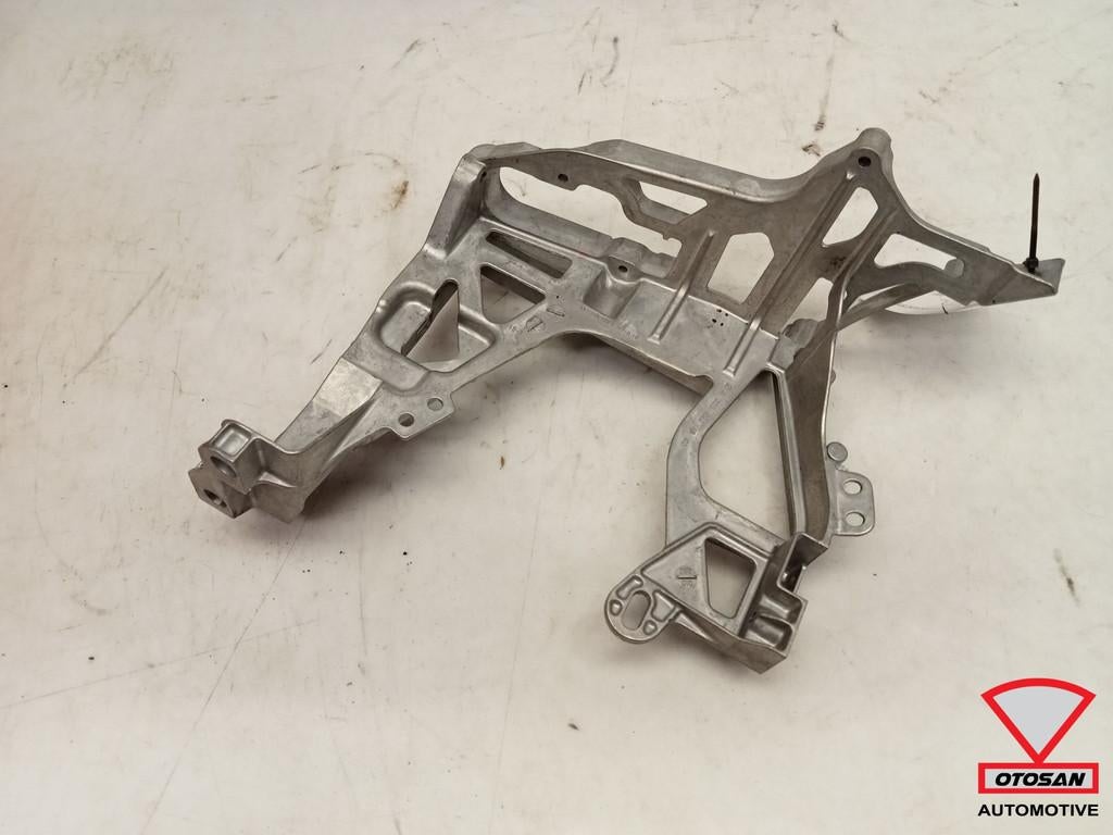Mercedes C Klasse W205 Voorfront Steun Rechts A2056221600