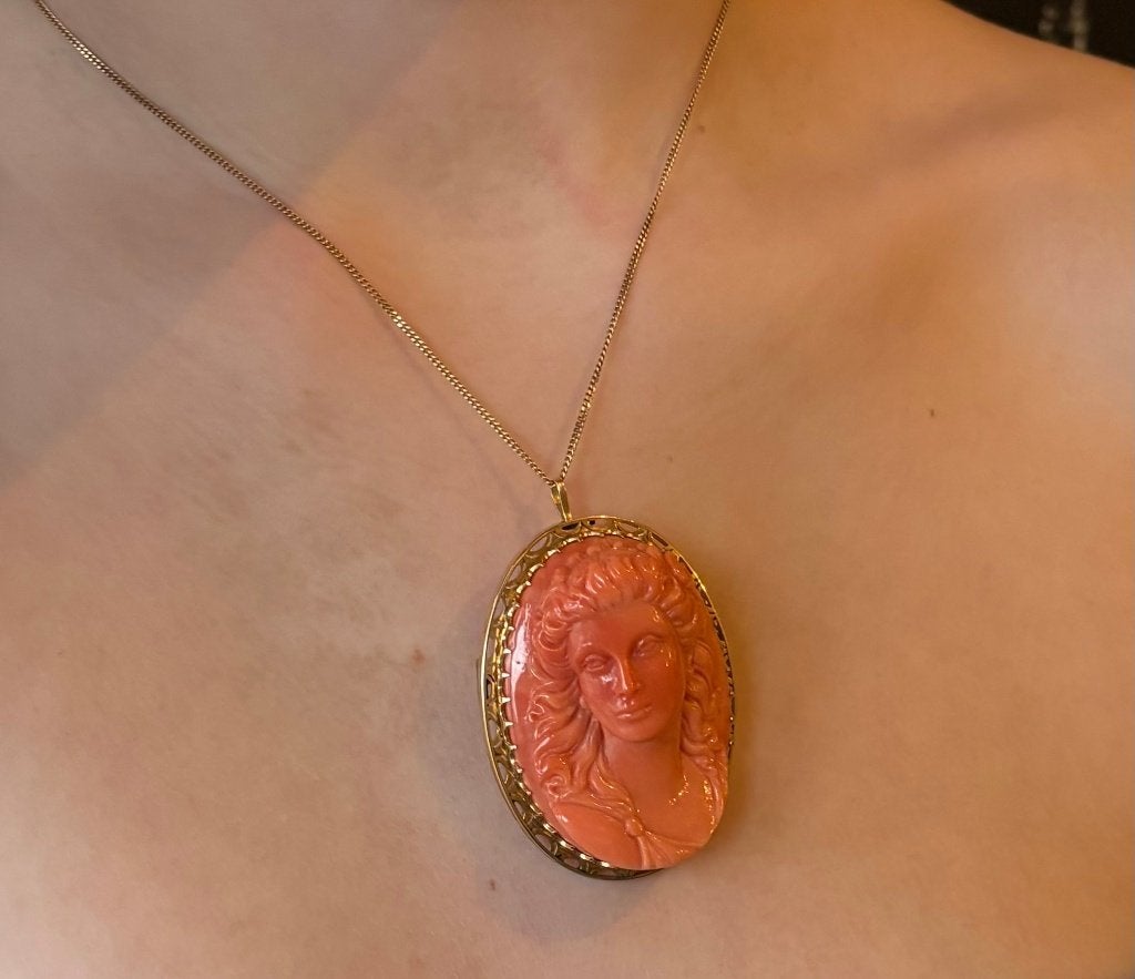 Zeer grote 18k camee bloedkoraal ketting hanger goud broche, Sieraden, Tassen en Uiterlijk, Ophalen of Verzenden, Goud, Hanger