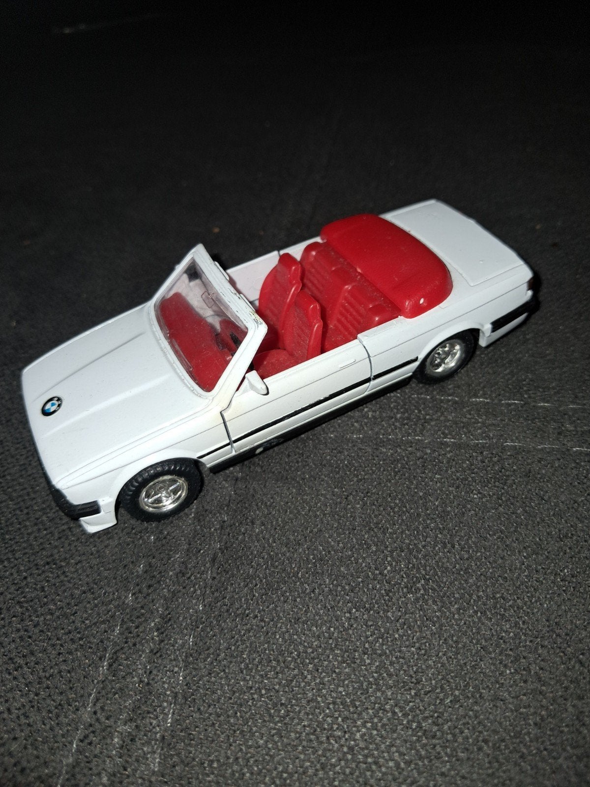 BMW 325i Cabriolet E30 (Wit met rood interieur) 1:37, Ophalen of Verzenden, Auto