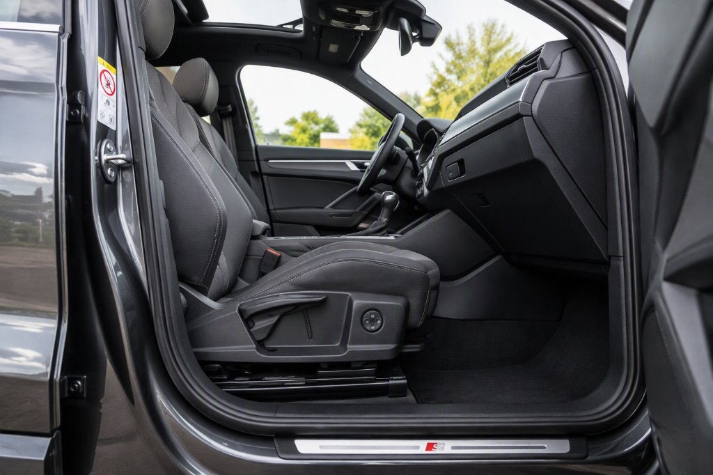 Audi Q3 40 Tfsi 190pk S Tronic Quattro 2019 Grijs, Auto's, Automaat, Stof, Zwart, 1984 cc
