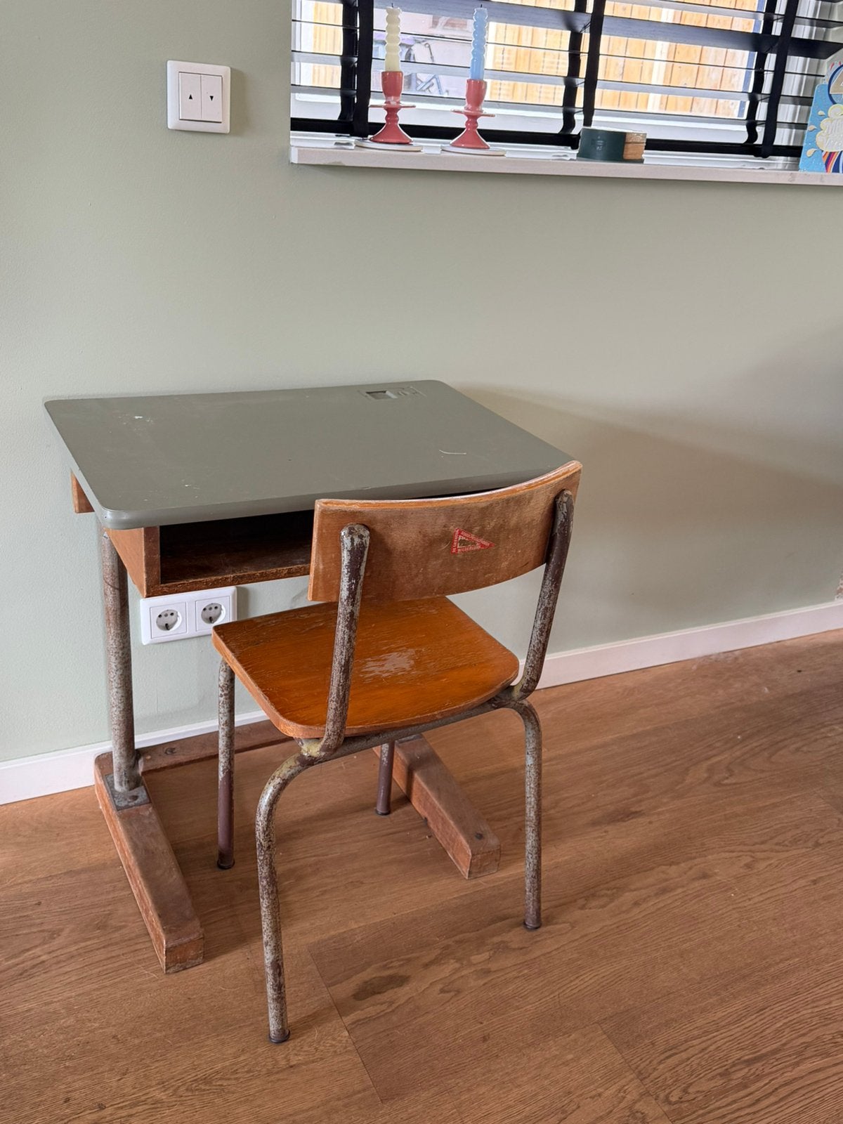 Schoolbureau met stoel - vintage, Huis en Inrichting, Bureaus, Ophalen, Overige typen, Gebruikt, Hout