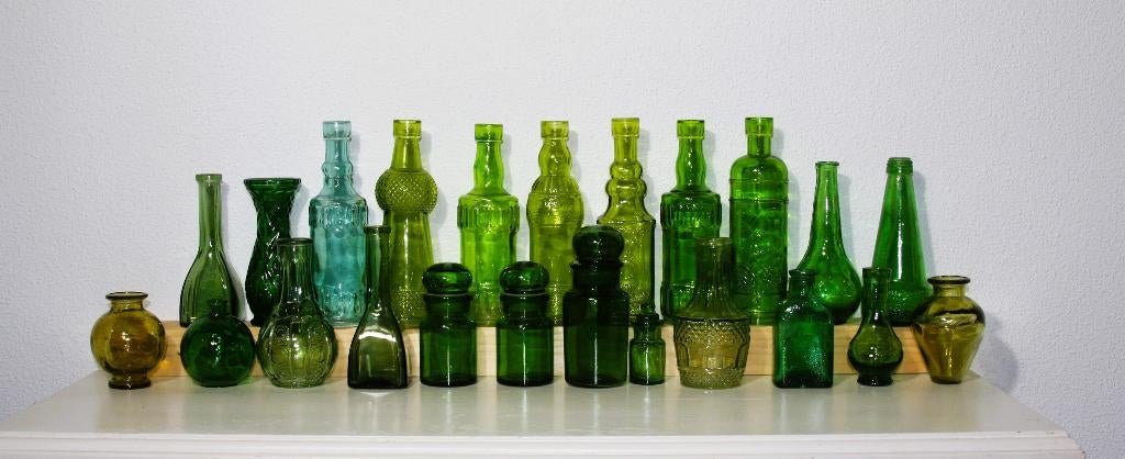 Grote set kleine groene flesjes (23x), Ophalen, Minder dan 50 cm, Groen, Glas