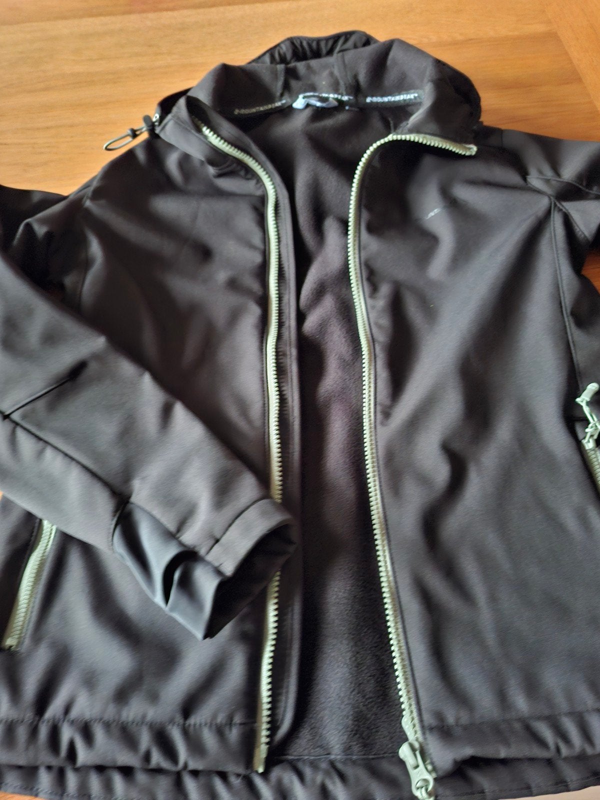 SOFTSHELL JAS MAAT 152, Ophalen, Zo goed als nieuw, Meisje, Jas