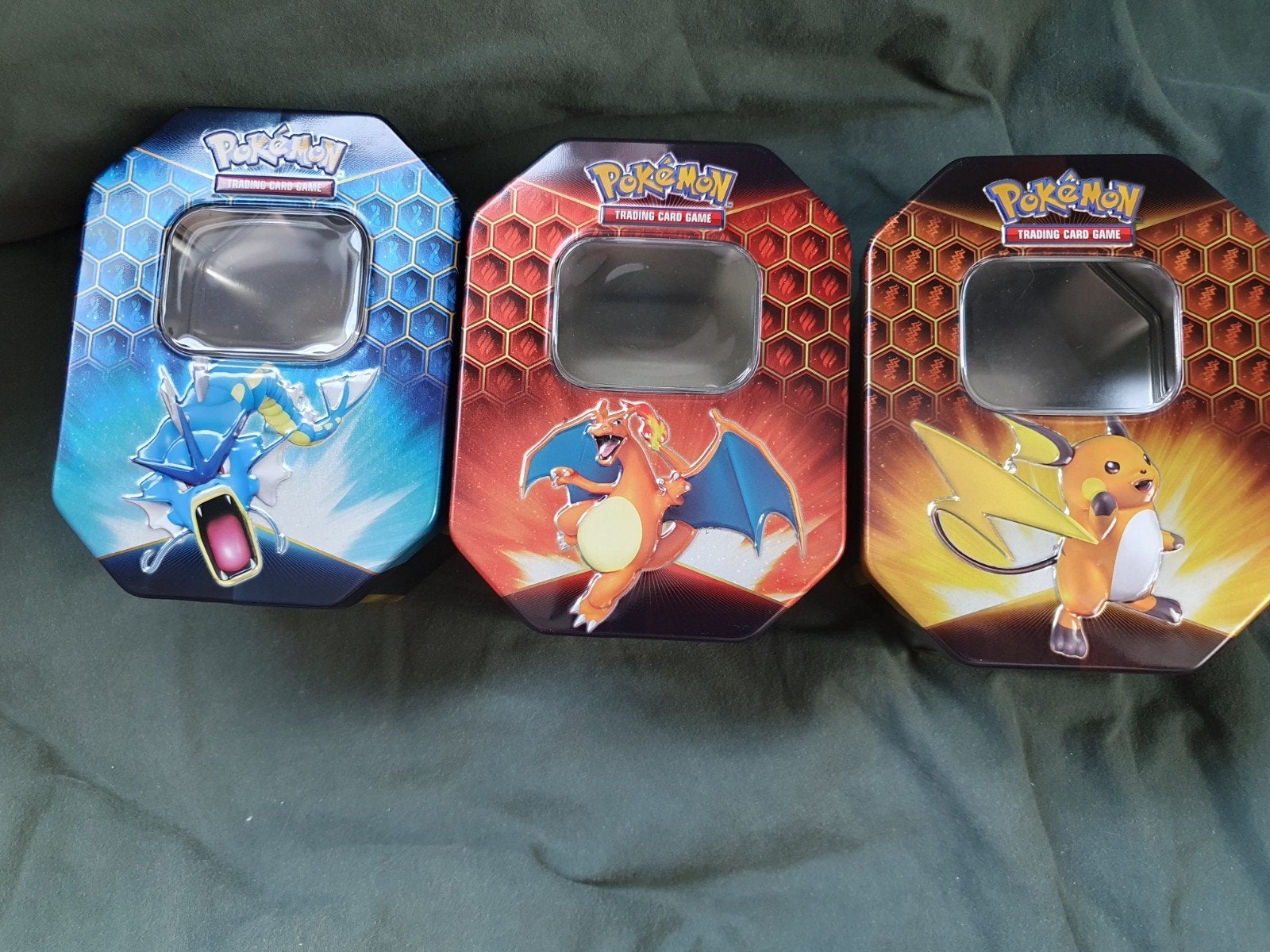 LEEG, Pokémon TCG Hidden Fates Tins Set, Hobby en Vrije tijd, Verzamelkaartspellen | Pokémon, Ophalen of Verzenden, Nieuw, Overige typen