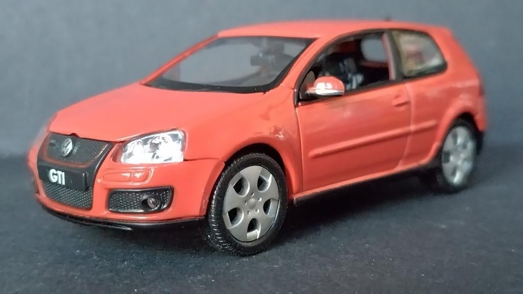 Volkswagen VW Golf Mk5 GTi 1:43 Welly Pol, Overige merken, Auto, Verzenden, .