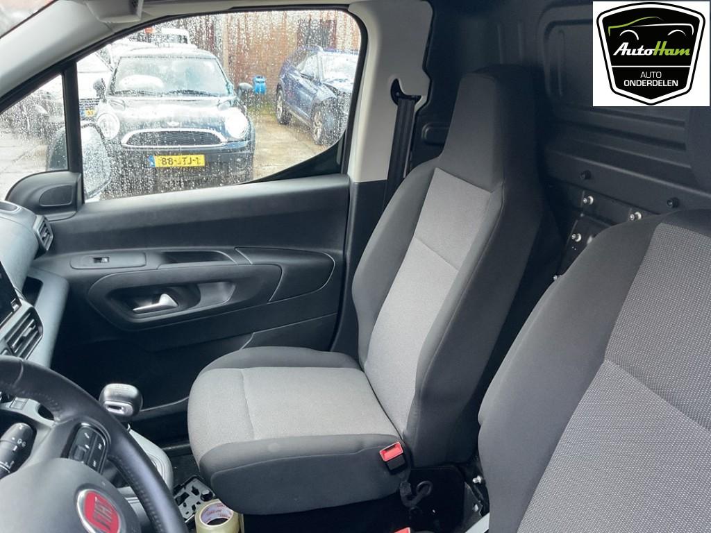 Interieur Fiat Doblo Cargo (2022-06/..), FCA Germany GmbH, Gebruikt, IPC D1-09 Bahnhofsplatz, Rüsselsheim am Main 65423, , Duitsland