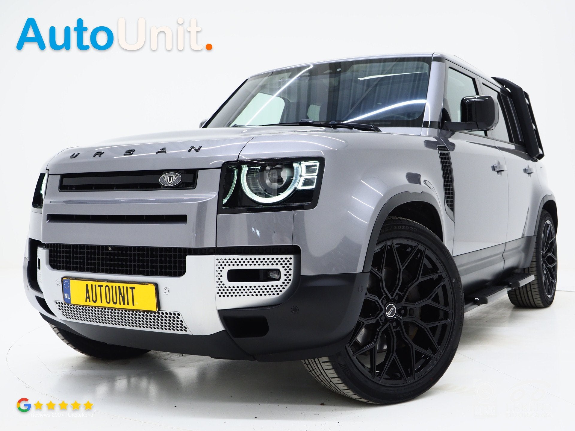 Land Rover Defender 110 2.0 P400e Urban Look | Panoramadak |, Auto's, Automaat, 404 pk, Gebruikt, Zwart