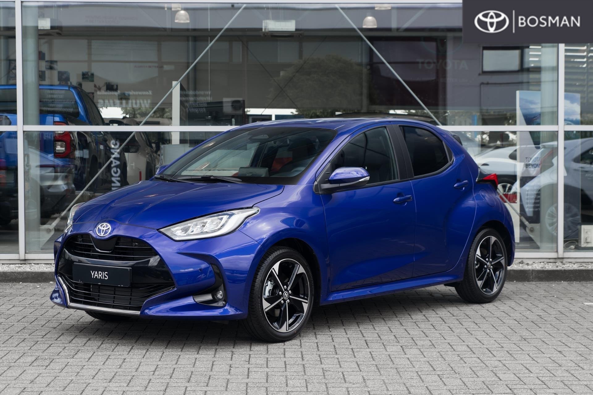 Toyota Yaris Hybrid 130 130pk CVT Executive, 450 kg, Gebruikt, Zwart, Blauw