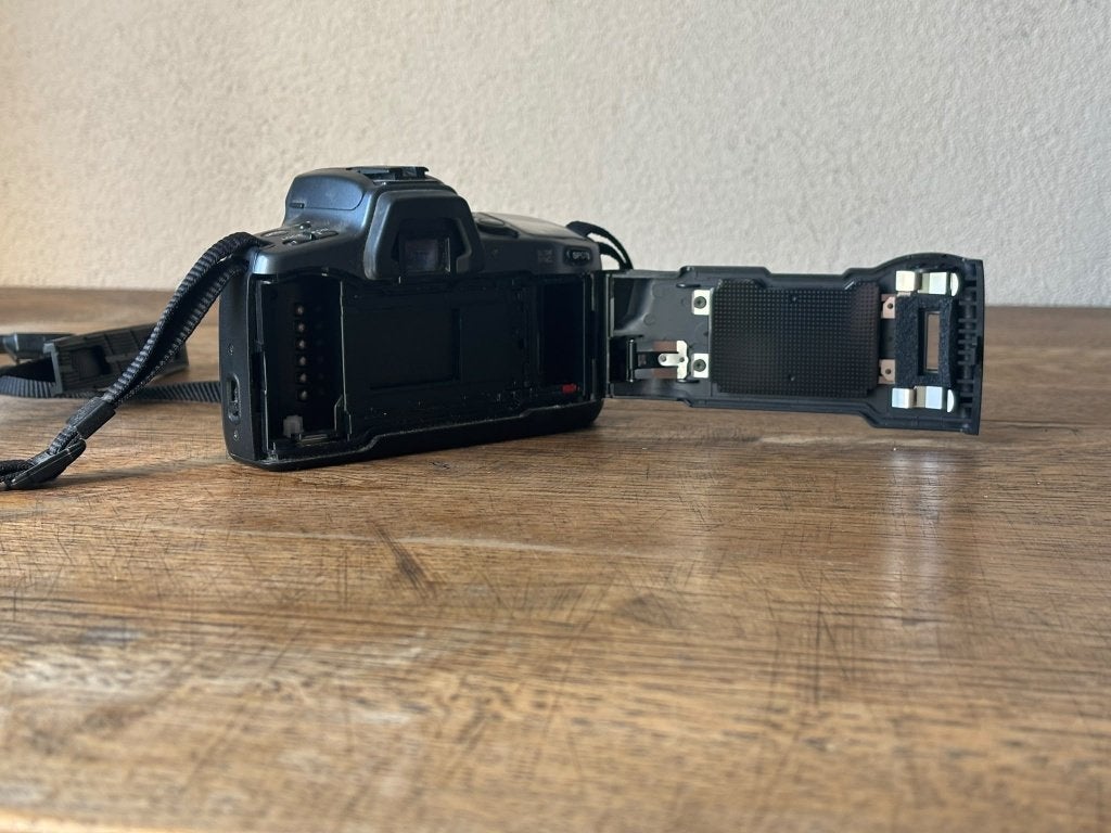 Foto 6 van Minolta Dynax 500si Super analoge SLR camera (body) + 1 accu