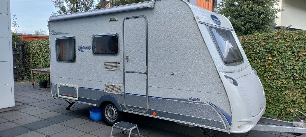 Lichte caravan Caravelair Antares luxe 425 met mover, Caravans en Kamperen, Luifel, Treinzit, Dwarsbed, Particulier