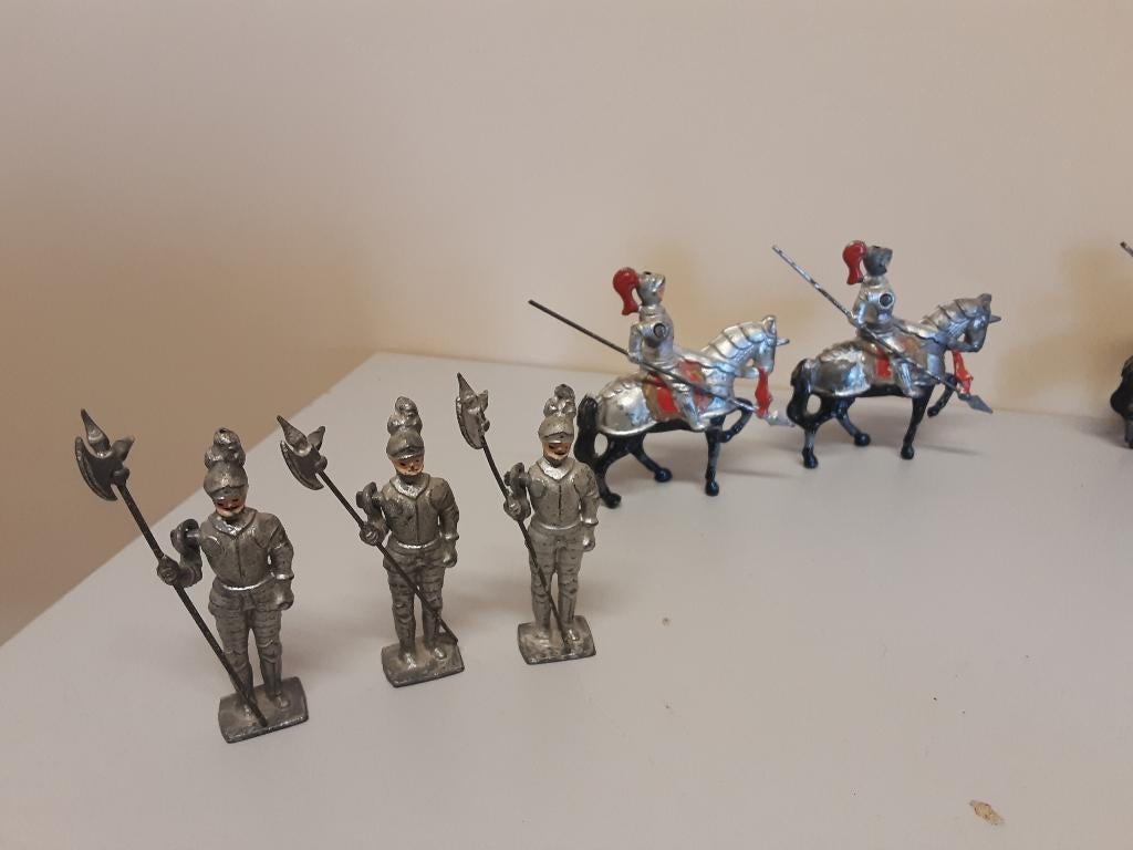 Antiek speelgoed jaren 50.  Ridders en ridders te paard, Antiek en Kunst, Antiek | Speelgoed, Ophalen of Verzenden