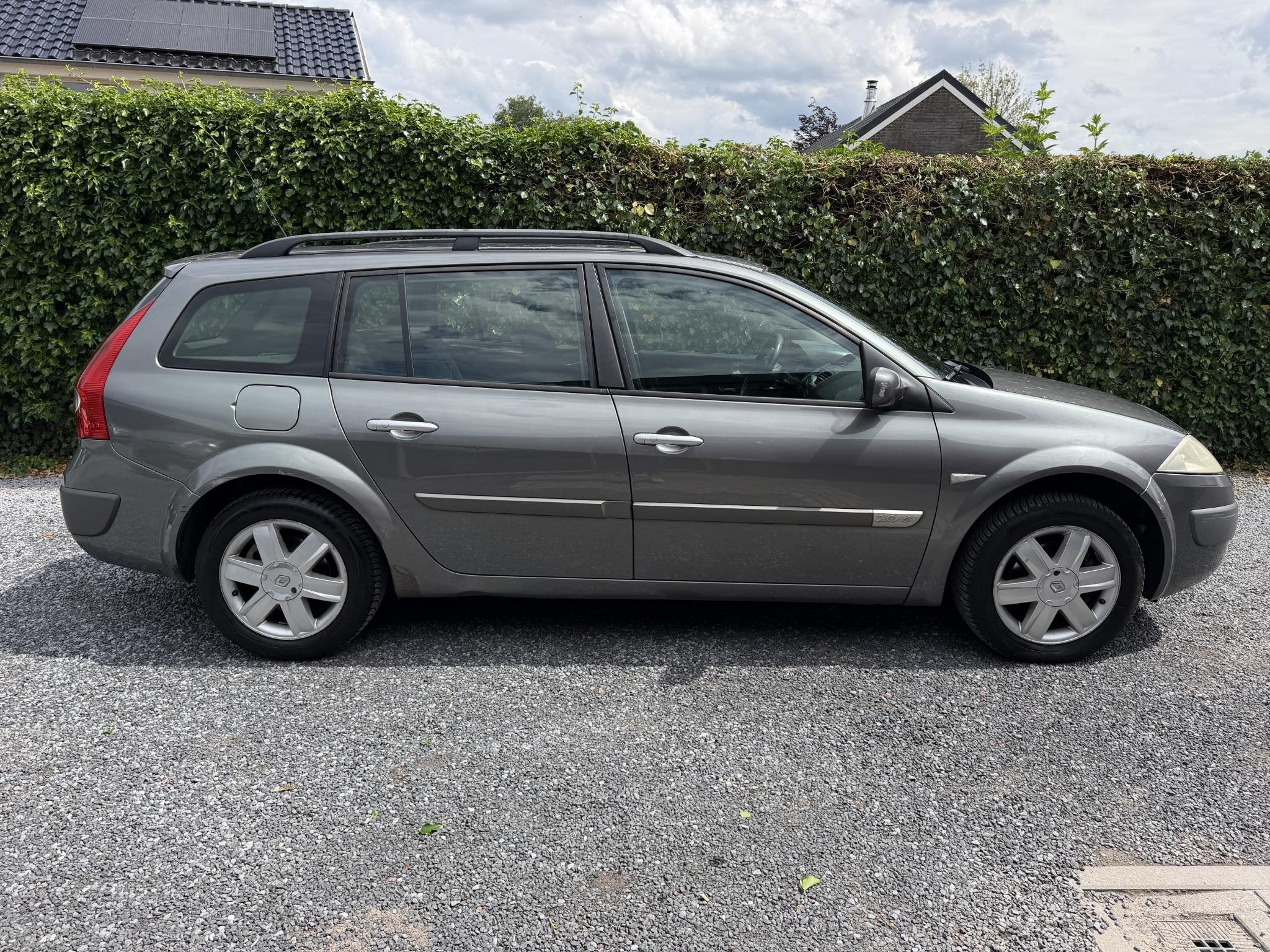 Renault Mégane Grand Tour 1.6-16V Privilège Luxe | Autom., Auto's, Renault, Stof, Gebruikt, 4 cilinders, Metallic lak