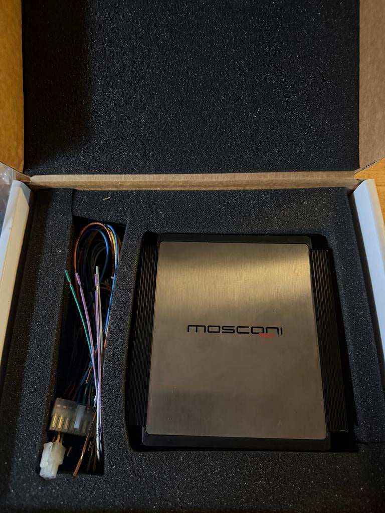 Mosconi Pico 8/10 DSP met Plug & Play Kabelset, Auto diversen, Autoradio's, Zo goed als nieuw, Ophalen of Verzenden