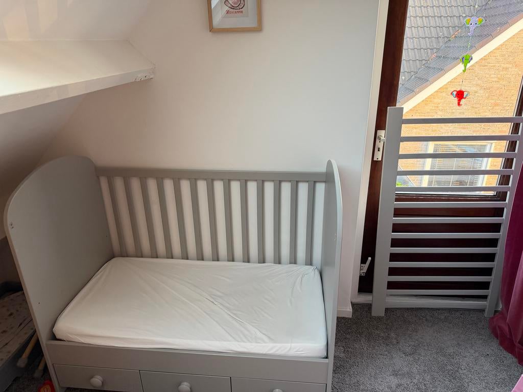 Ikea gonatt ledikant met lades en commode-opzetstuk, Kinderen en Baby's, Babywiegjes en Ledikanten, Ophalen of Verzenden, Zo goed als nieuw