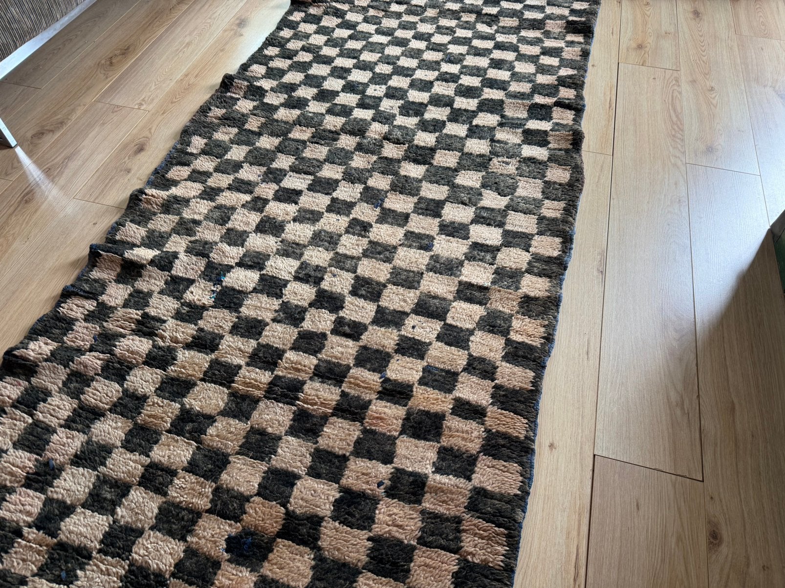 Handgeknoopt vintage Marokkaans checkerboard tapijt 297x114, Brutalist • Wabi Sabi • Japandi • Loft-men cave, Gebruikt, 1053ML, Amsterdam