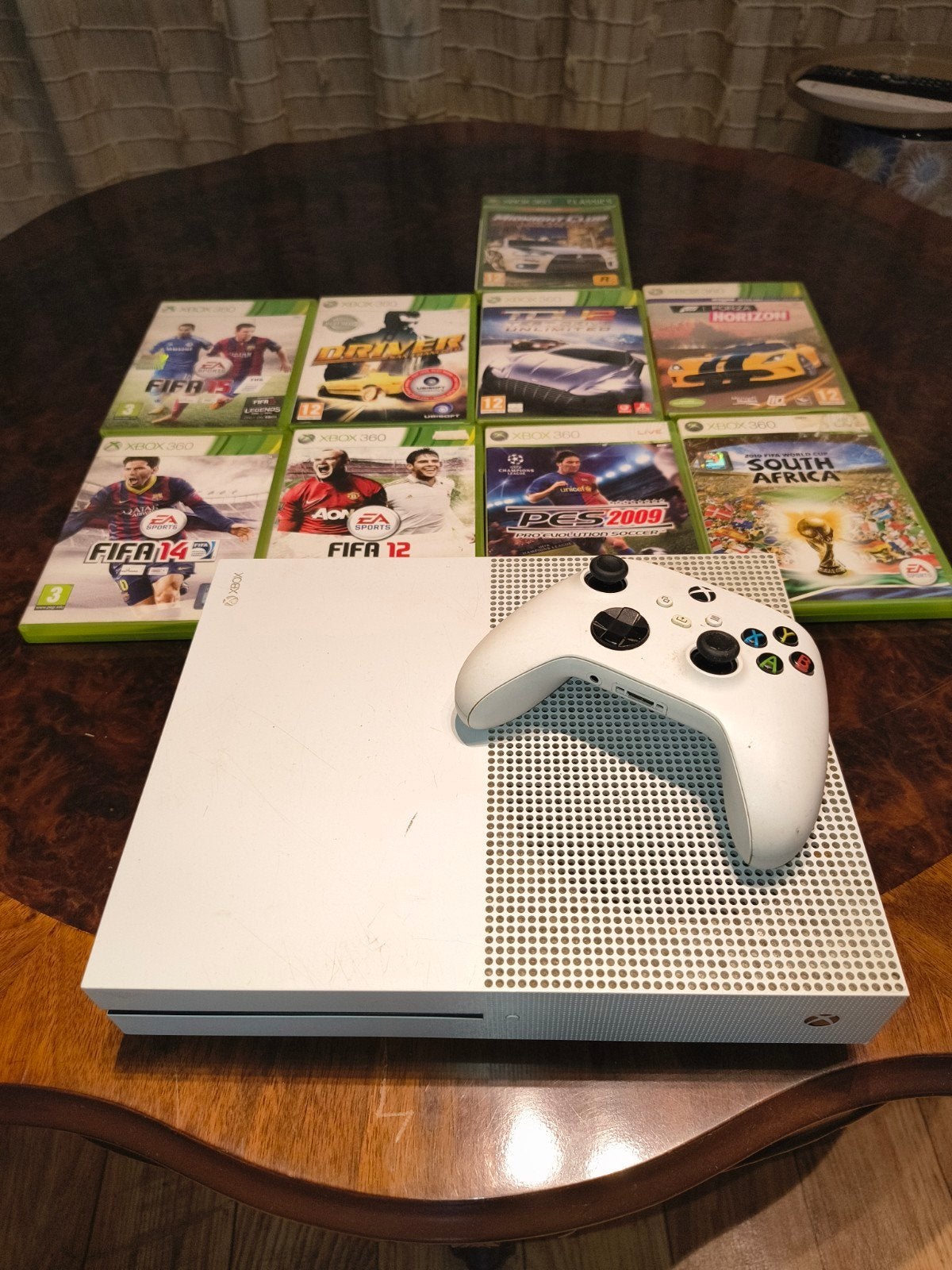 Xbox One S met controller, kabels en 8 games, Ophalen, Gebruikt, 2 spelers, Eén computer