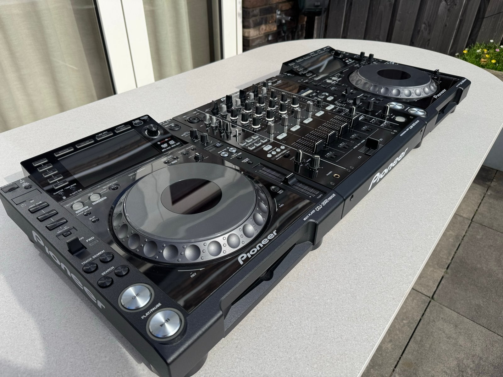 Pioneer DJ-set: 2x CDJ-2000NXS & DJM-900NXS