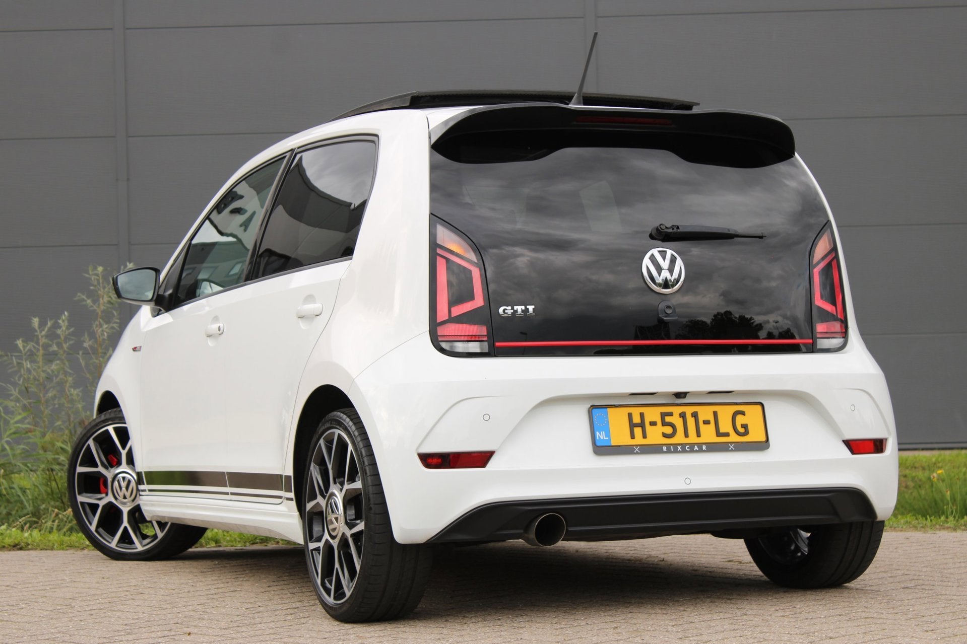 Volkswagen Up! 1.0 GTI BeatsAudio Panodak Camera RIJKLAAR, Auto's, 970 kg, Stof, Gebruikt, 4 stoelen