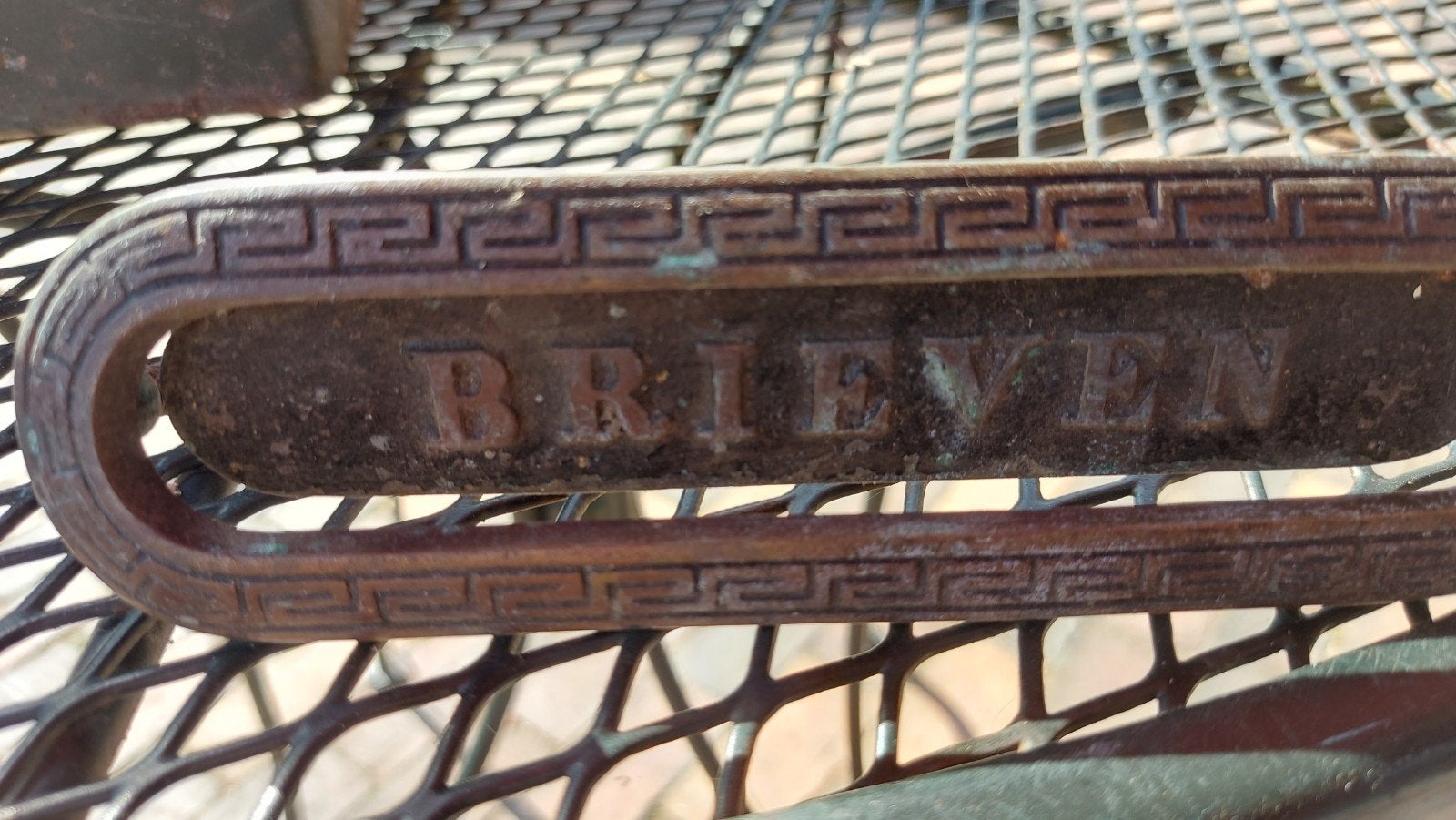 Antieke gietijzeren brievenbusklep met 'BRIEVEN' opschrift, Ophalen of Verzenden