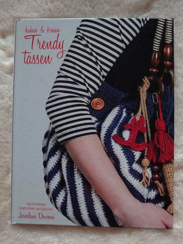 trendy tassen haken en breien Jaroslava Dovcova, Verzenden, Zo goed als nieuw, Breien of Haken, Patroon of Boek