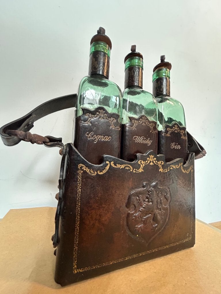 Italiaanse vintage lederen drankenset Whisky, Gin, Cognac, Antiek en Kunst, Verzenden