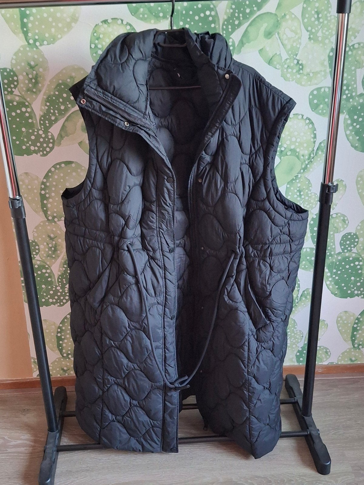 Lange zwarte bodywarmer C&A, maat 52, Kleding | Dames, Bodywarmers, Zwart, Maat 46/48 (XL) of groter, Ophalen of Verzenden, Zo goed als nieuw
