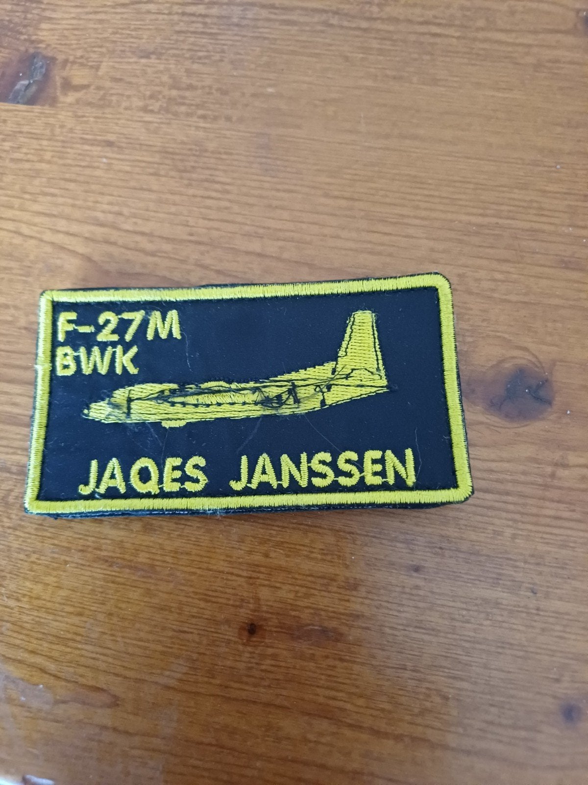 Naam badge jaren 90 F-27M BWK patch embleem, Ophalen of Verzenden, Luchtmacht, Nederland, Embleem of Badge