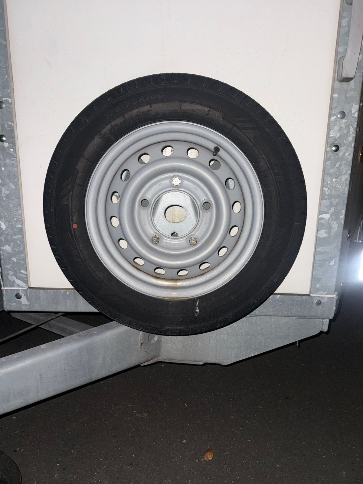 Ifor williams wielen 5stuks 175/75/r16c, Ophalen, Zo goed als nieuw