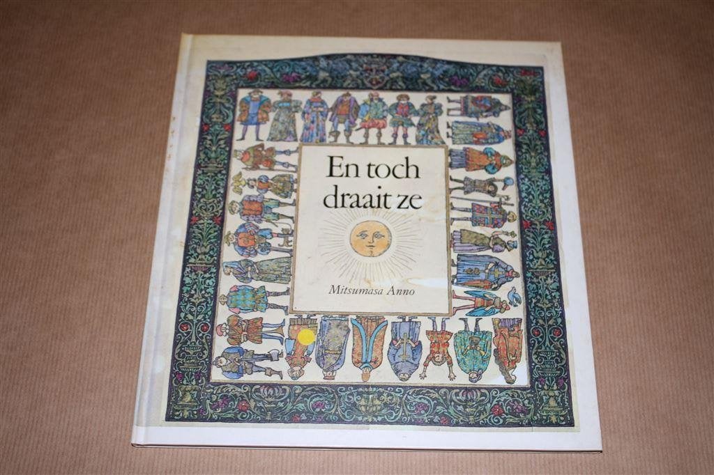 En toch draait ze. Prentenboek., Ophalen of Verzenden, Gelezen
