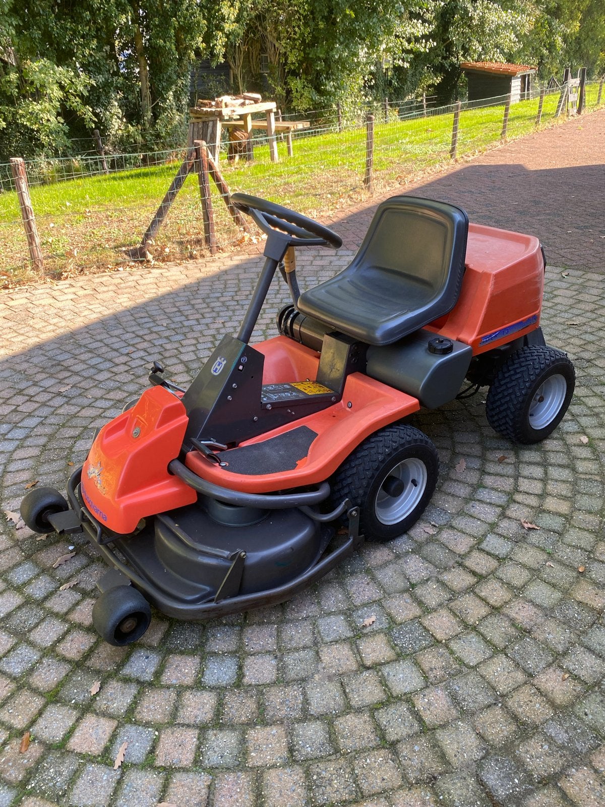 Husqvarna Rider 13 Zitmaaier - Maaidek versleten, Ophalen, Gebruikt, Benzine-grasmaaier